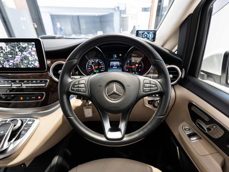 メルセデスベンツ Vクラス V220d AVG ﾛﾝｸﾞ ﾚｰﾀﾞｰP　ﾏｲﾊﾞｯﾊ仕様 ｴｸﾞｾｸﾃｨﾌﾞｼｰﾄ TVﾓﾆﾀｰ付ﾊﾟｰﾃｰｼｮﾝ 4人乗り　2年保証付