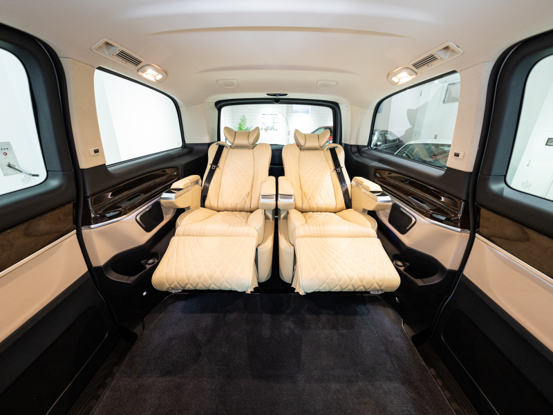 メルセデスベンツ Vクラス V220d AVG ﾛﾝｸﾞ ﾚｰﾀﾞｰP　ﾏｲﾊﾞｯﾊ仕様 ｴｸﾞｾｸﾃｨﾌﾞｼｰﾄ TVﾓﾆﾀｰ付ﾊﾟｰﾃｰｼｮﾝ 4人乗り　2年保証付