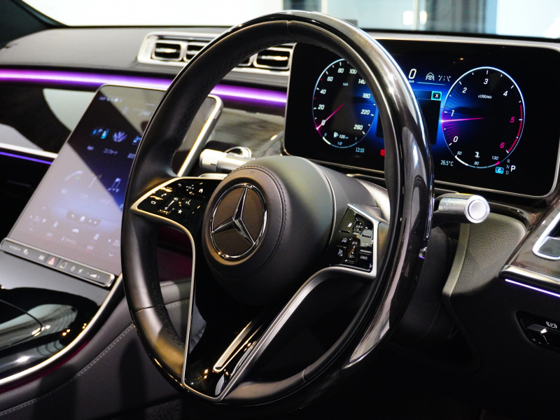 メルセデスベンツ Sクラス S400d 4MATIC AMGﾗｲﾝ ﾚｻﾞｰEX　1ｵﾅ ﾅｯﾊﾟ革 ﾊﾟﾉﾗﾏﾙｰﾌ 12.8ｲﾝﾁ有機ELﾃﾞｨｽﾌﾟﾚｲ ｳｫｰﾑｺﾝﾌｫｰﾄPKG ｴｱｻｽ　新車保証付