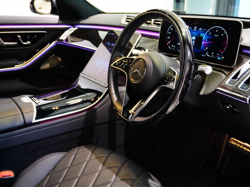 メルセデスベンツ Sクラス S400d 4MATIC AMGﾗｲﾝ ﾚｻﾞｰEX　1ｵﾅ ﾅｯﾊﾟ革 ﾊﾟﾉﾗﾏﾙｰﾌ 12.8ｲﾝﾁ有機ELﾃﾞｨｽﾌﾟﾚｲ ｳｫｰﾑｺﾝﾌｫｰﾄPKG ｴｱｻｽ　新車保証付