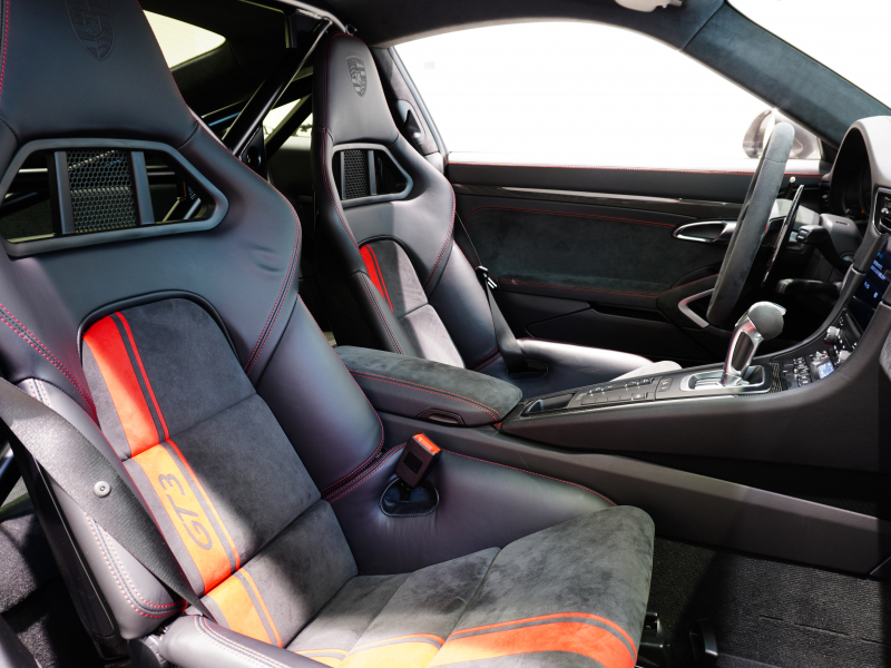 ポルシェ 911(Type991.2) GT3 ｸﾗﾌﾞｽﾎﾟｰﾂ ｽﾎﾟｰﾂｸﾛﾉP　正規D車 後期 MY18 ｶｰﾎﾞﾝﾊﾞｹｯﾄ PCMﾅﾋﾞ ｽﾎﾟｰﾂEX LEDﾍｯﾄﾞﾗｲﾄ PDLSﾌﾟﾗｽ 専用20AW ﾛｰﾙﾊﾞｰ ｶｰﾎﾞﾝｲﾝﾃﾘｱP　2年保証付
