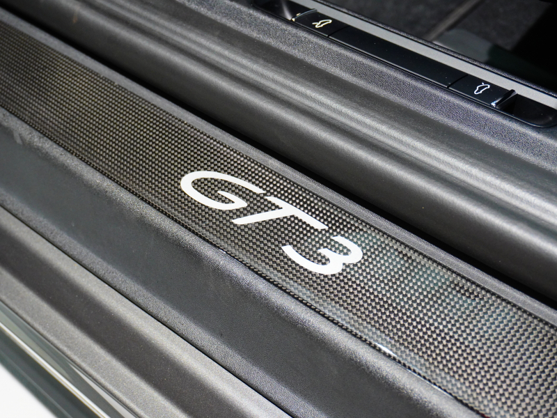 ポルシェ 911(Type991.2) GT3 ｸﾗﾌﾞｽﾎﾟｰﾂ ｽﾎﾟｰﾂｸﾛﾉP　正規D車 後期 MY18 ｶｰﾎﾞﾝﾊﾞｹｯﾄ PCMﾅﾋﾞ ｽﾎﾟｰﾂEX LEDﾍｯﾄﾞﾗｲﾄ PDLSﾌﾟﾗｽ 専用20AW ﾛｰﾙﾊﾞｰ ｶｰﾎﾞﾝｲﾝﾃﾘｱP　2年保証付