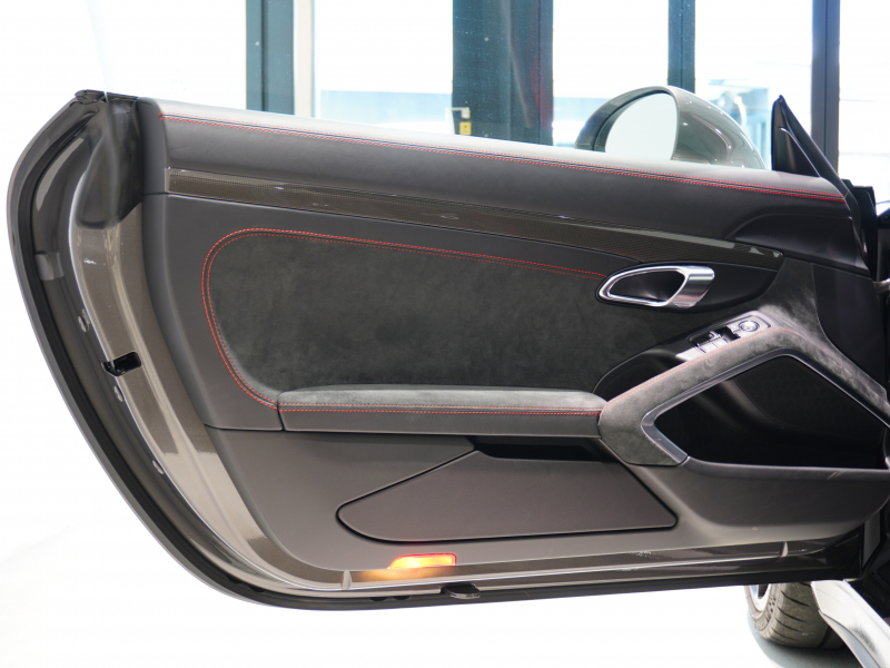 ポルシェ 911(Type991.2) GT3 ｸﾗﾌﾞｽﾎﾟｰﾂ ｽﾎﾟｰﾂｸﾛﾉP　正規D車 後期 MY18 ｶｰﾎﾞﾝﾊﾞｹｯﾄ PCMﾅﾋﾞ ｽﾎﾟｰﾂEX LEDﾍｯﾄﾞﾗｲﾄ PDLSﾌﾟﾗｽ 専用20AW ﾛｰﾙﾊﾞｰ ｶｰﾎﾞﾝｲﾝﾃﾘｱP　2年保証付