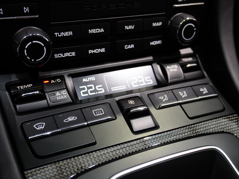 ポルシェ 911(Type991.2) GT3 ｸﾗﾌﾞｽﾎﾟｰﾂ ｽﾎﾟｰﾂｸﾛﾉP　正規D車 後期 MY18 ｶｰﾎﾞﾝﾊﾞｹｯﾄ PCMﾅﾋﾞ ｽﾎﾟｰﾂEX LEDﾍｯﾄﾞﾗｲﾄ PDLSﾌﾟﾗｽ 専用20AW ﾛｰﾙﾊﾞｰ ｶｰﾎﾞﾝｲﾝﾃﾘｱP　2年保証付