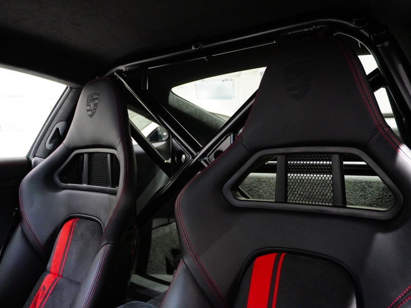 ポルシェ 911(Type991.2) GT3 ｸﾗﾌﾞｽﾎﾟｰﾂ ｽﾎﾟｰﾂｸﾛﾉP　正規D車 後期 MY18 ｶｰﾎﾞﾝﾊﾞｹｯﾄ PCMﾅﾋﾞ ｽﾎﾟｰﾂEX LEDﾍｯﾄﾞﾗｲﾄ PDLSﾌﾟﾗｽ 専用20AW ﾛｰﾙﾊﾞｰ ｶｰﾎﾞﾝｲﾝﾃﾘｱP　2年保証付