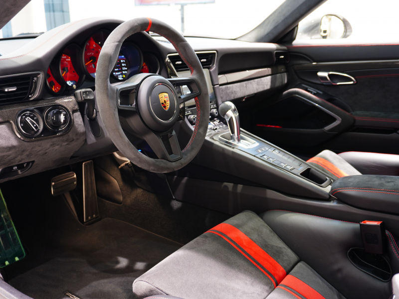 ポルシェ 911(Type991.2) GT3 ｸﾗﾌﾞｽﾎﾟｰﾂ ｽﾎﾟｰﾂｸﾛﾉP　正規D車 後期 MY18 ｶｰﾎﾞﾝﾊﾞｹｯﾄ PCMﾅﾋﾞ ｽﾎﾟｰﾂEX LEDﾍｯﾄﾞﾗｲﾄ PDLSﾌﾟﾗｽ 専用20AW ﾛｰﾙﾊﾞｰ ｶｰﾎﾞﾝｲﾝﾃﾘｱP　2年保証付