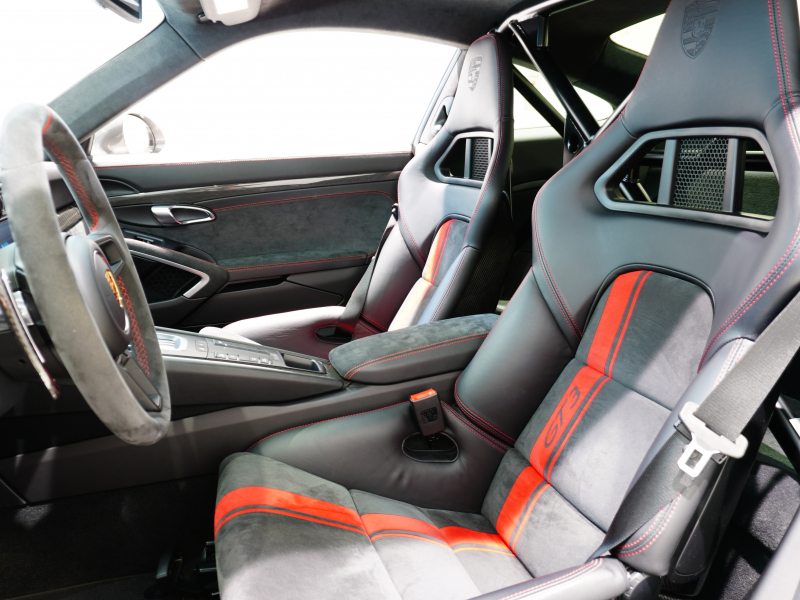 ポルシェ 911(Type991.2) GT3 ｸﾗﾌﾞｽﾎﾟｰﾂ ｽﾎﾟｰﾂｸﾛﾉP　正規D車 後期 MY18 ｶｰﾎﾞﾝﾊﾞｹｯﾄ PCMﾅﾋﾞ ｽﾎﾟｰﾂEX LEDﾍｯﾄﾞﾗｲﾄ PDLSﾌﾟﾗｽ 専用20AW ﾛｰﾙﾊﾞｰ ｶｰﾎﾞﾝｲﾝﾃﾘｱP　2年保証付