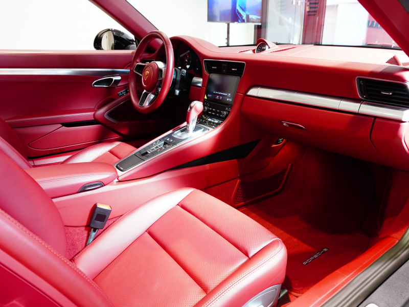 ポルシェ 911(Type991.2) ｶﾚﾗ4 ｶﾌﾞﾘｵﾚ ｽﾎﾟｰﾂｸﾛﾉPKG　正規D車 MY17 左H ﾌﾙﾚｻﾞｰｲﾝﾃﾘｱ ｴﾝﾄﾘｰD 赤革 純正PCMﾅﾋﾞ ﾌﾙｾｸﾞTV CarPlay ｽﾎﾟｰﾂｴｸﾞｿﾞｰｽﾄ RSﾃﾞｻﾞｲﾝ20AW　2年保証付