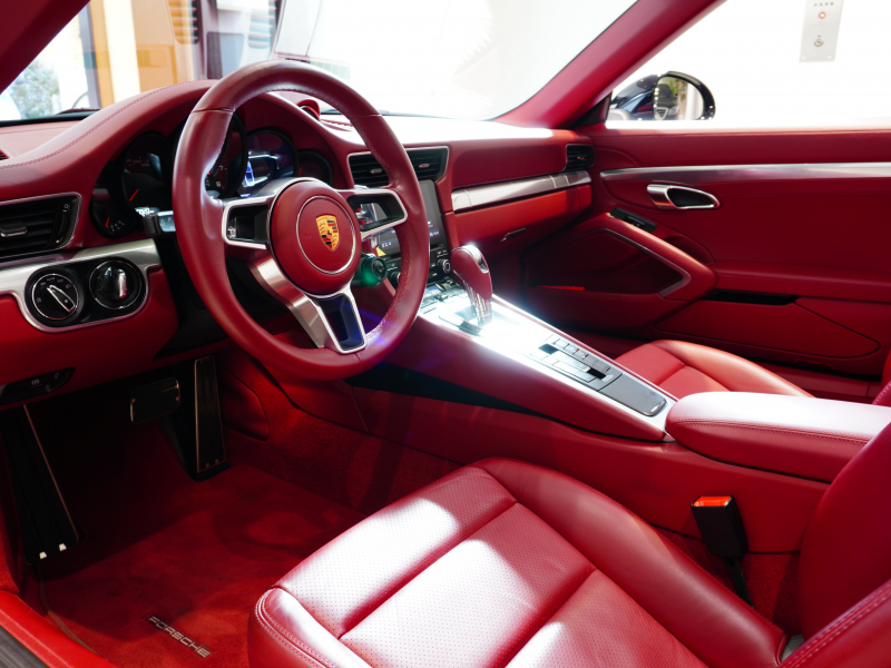 ポルシェ 911(Type991.2) ｶﾚﾗ4 ｶﾌﾞﾘｵﾚ ｽﾎﾟｰﾂｸﾛﾉPKG　正規D車 MY17 左H ﾌﾙﾚｻﾞｰｲﾝﾃﾘｱ ｴﾝﾄﾘｰD 赤革 純正PCMﾅﾋﾞ ﾌﾙｾｸﾞTV CarPlay ｽﾎﾟｰﾂｴｸﾞｿﾞｰｽﾄ RSﾃﾞｻﾞｲﾝ20AW　2年保証付