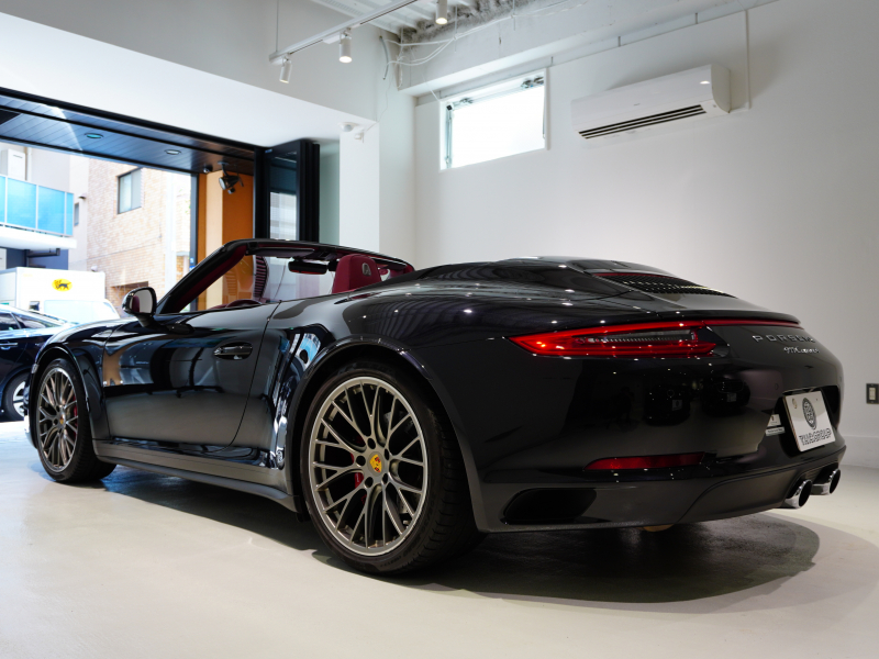 ポルシェ 911(Type991.2) ｶﾚﾗ4 ｶﾌﾞﾘｵﾚ ｽﾎﾟｰﾂｸﾛﾉPKG　正規D車 MY17 左H ﾌﾙﾚｻﾞｰｲﾝﾃﾘｱ ｴﾝﾄﾘｰD 赤革 純正PCMﾅﾋﾞ ﾌﾙｾｸﾞTV CarPlay ｽﾎﾟｰﾂｴｸﾞｿﾞｰｽﾄ RSﾃﾞｻﾞｲﾝ20AW　2年保証付