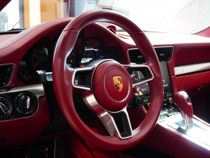 ポルシェ 911(Type991.2) ｶﾚﾗ4 ｶﾌﾞﾘｵﾚ ｽﾎﾟｰﾂｸﾛﾉPKG　正規D車 MY17 左H ﾌﾙﾚｻﾞｰｲﾝﾃﾘｱ ｴﾝﾄﾘｰD 赤革 純正PCMﾅﾋﾞ ﾌﾙｾｸﾞTV CarPlay ｽﾎﾟｰﾂｴｸﾞｿﾞｰｽﾄ RSﾃﾞｻﾞｲﾝ20AW　2年保証付