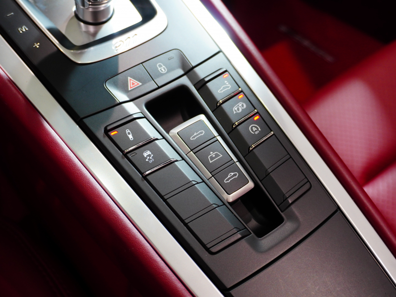 ポルシェ 911(Type991.2) ｶﾚﾗ4 ｶﾌﾞﾘｵﾚ ｽﾎﾟｰﾂｸﾛﾉPKG　正規D車 MY17 左H ﾌﾙﾚｻﾞｰｲﾝﾃﾘｱ ｴﾝﾄﾘｰD 赤革 純正PCMﾅﾋﾞ ﾌﾙｾｸﾞTV CarPlay ｽﾎﾟｰﾂｴｸﾞｿﾞｰｽﾄ RSﾃﾞｻﾞｲﾝ20AW　2年保証付