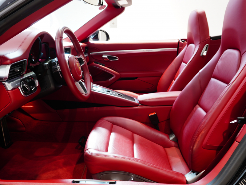 ポルシェ 911(Type991.2) ｶﾚﾗ4 ｶﾌﾞﾘｵﾚ ｽﾎﾟｰﾂｸﾛﾉPKG　正規D車 MY17 左H ﾌﾙﾚｻﾞｰｲﾝﾃﾘｱ ｴﾝﾄﾘｰD 赤革 純正PCMﾅﾋﾞ ﾌﾙｾｸﾞTV CarPlay ｽﾎﾟｰﾂｴｸﾞｿﾞｰｽﾄ RSﾃﾞｻﾞｲﾝ20AW　2年保証付