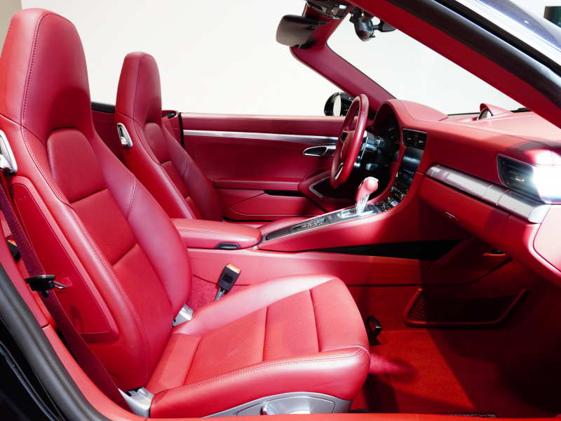 ポルシェ 911(Type991.2) ｶﾚﾗ4 ｶﾌﾞﾘｵﾚ ｽﾎﾟｰﾂｸﾛﾉPKG　正規D車 MY17 左H ﾌﾙﾚｻﾞｰｲﾝﾃﾘｱ ｴﾝﾄﾘｰD 赤革 純正PCMﾅﾋﾞ ﾌﾙｾｸﾞTV CarPlay ｽﾎﾟｰﾂｴｸﾞｿﾞｰｽﾄ RSﾃﾞｻﾞｲﾝ20AW　2年保証付