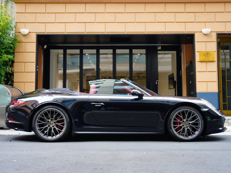 ポルシェ 911(Type991.2) ｶﾚﾗ4 ｶﾌﾞﾘｵﾚ ｽﾎﾟｰﾂｸﾛﾉPKG　正規D車 MY17 左H ﾌﾙﾚｻﾞｰｲﾝﾃﾘｱ ｴﾝﾄﾘｰD 赤革 純正PCMﾅﾋﾞ ﾌﾙｾｸﾞTV CarPlay ｽﾎﾟｰﾂｴｸﾞｿﾞｰｽﾄ RSﾃﾞｻﾞｲﾝ20AW　2年保証付