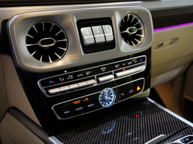 AMG Gクラス G63 AMGﾚｻﾞｰｴｸｽｸﾙｰｼﾌﾞPKG　正規D車 1ｵｰﾅｰ 左H Meｺﾈｸﾄ ﾍﾞｰｼﾞｭ革 ｻﾝﾙｰﾌ 純正ﾅﾋﾞTV Burmester AMGﾊﾟﾌｫｰﾏﾝｽEX AMG20ｲﾝﾁAW OPｶﾗｰ　2年保証