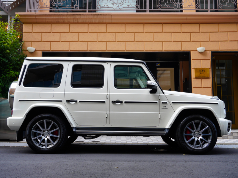 AMG Gクラス G63 AMGﾚｻﾞｰｴｸｽｸﾙｰｼﾌﾞPKG　正規D車 1ｵｰﾅｰ 左H Meｺﾈｸﾄ ﾍﾞｰｼﾞｭ革 ｻﾝﾙｰﾌ 純正ﾅﾋﾞTV Burmester AMGﾊﾟﾌｫｰﾏﾝｽEX AMG20ｲﾝﾁAW OPｶﾗｰ　2年保証