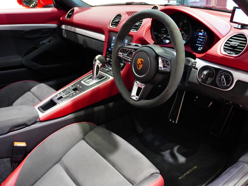 ポルシェ 718スパイダー PDK 正規D車 ｽﾊﾟｲﾀﾞｰｸﾗｼｯｸｲﾝﾃﾘｱ 18Wayｽﾎﾟｰﾂｼｰﾄ PCMﾅﾋﾞ Bｶﾒﾗ PASM ｽﾎﾟｴｸﾞ 20ｲﾝﾁ718ｽﾊﾟｲﾀﾞｰAW 新車保証付