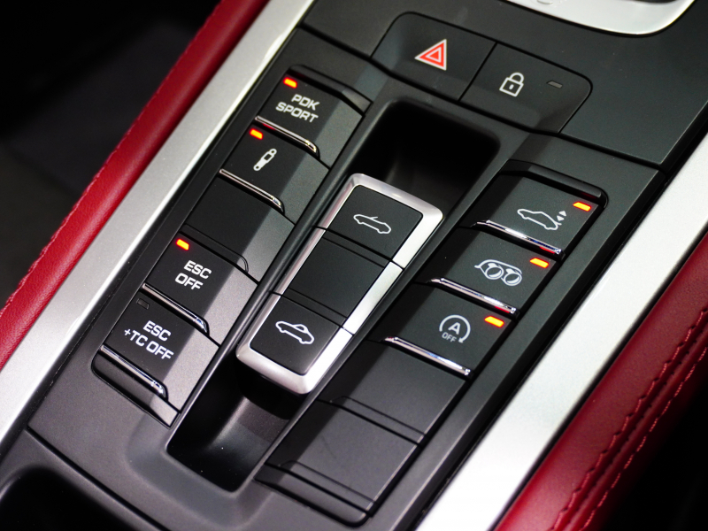 ポルシェ 718スパイダー PDK 正規D車 ｽﾊﾟｲﾀﾞｰｸﾗｼｯｸｲﾝﾃﾘｱ 18Wayｽﾎﾟｰﾂｼｰﾄ PCMﾅﾋﾞ Bｶﾒﾗ PASM ｽﾎﾟｴｸﾞ 20ｲﾝﾁ718ｽﾊﾟｲﾀﾞｰAW 新車保証付