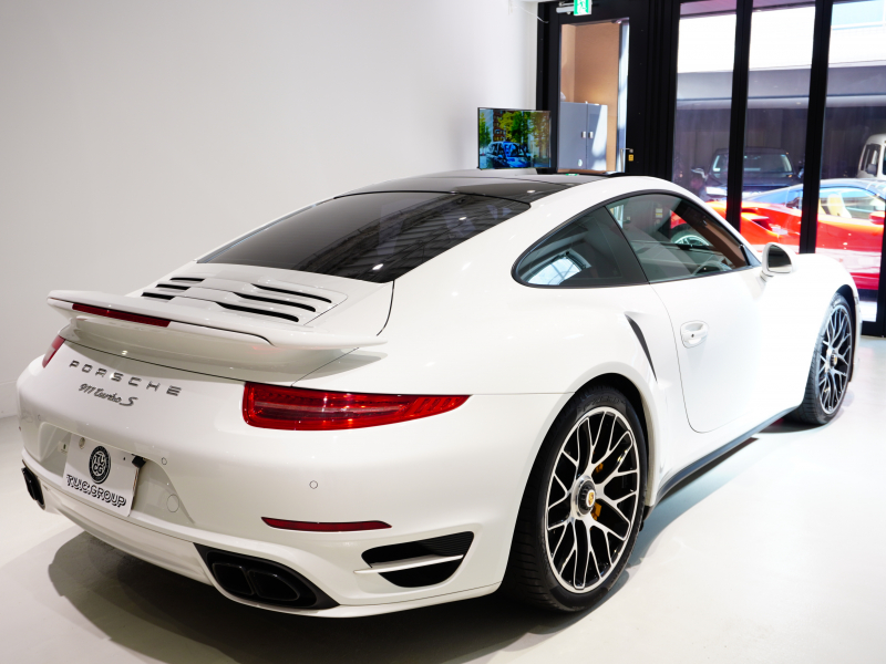 ポルシェ 911(Type991.1) ﾀｰﾎﾞS ｽﾎﾟｰﾂｸﾛﾉ&ｶｰﾎﾞﾝｲﾝﾃﾘｱPKG　正規D車 ｴﾝﾄﾘｰD PCCB 茶革 ﾍﾞﾝﾁﾚｰﾀｰ ｶﾞﾗｽﾙｰﾌ ﾅﾋﾞTV BOSEｻｳﾝﾄﾞ Bｶﾒﾗ PDLS付LEDﾗｲﾄ　2年保証付