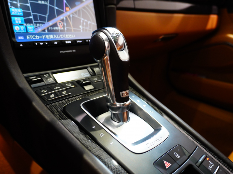 ポルシェ 911(Type991.1) ﾀｰﾎﾞS ｽﾎﾟｰﾂｸﾛﾉ&ｶｰﾎﾞﾝｲﾝﾃﾘｱPKG　正規D車 ｴﾝﾄﾘｰD PCCB 茶革 ﾍﾞﾝﾁﾚｰﾀｰ ｶﾞﾗｽﾙｰﾌ ﾅﾋﾞTV BOSEｻｳﾝﾄﾞ Bｶﾒﾗ PDLS付LEDﾗｲﾄ　2年保証付