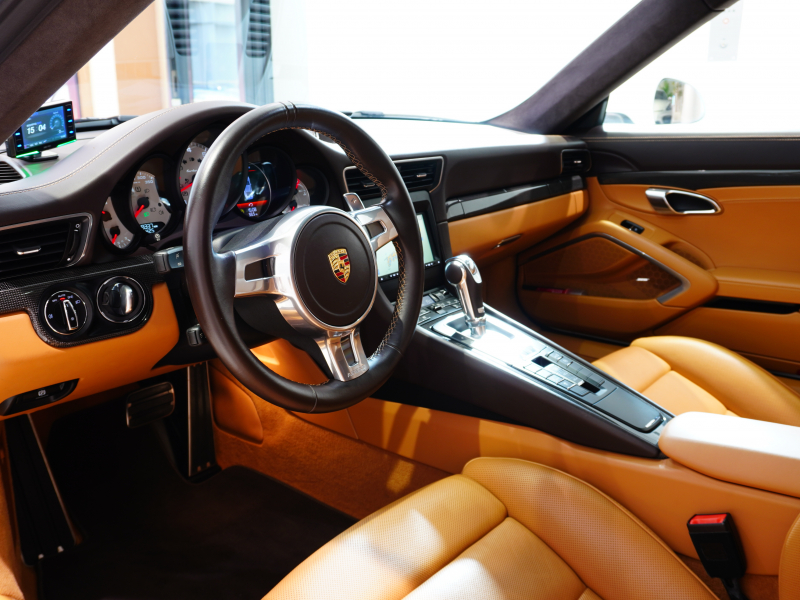 ポルシェ 911(Type991.1) ﾀｰﾎﾞS ｽﾎﾟｰﾂｸﾛﾉ&ｶｰﾎﾞﾝｲﾝﾃﾘｱPKG　正規D車 ｴﾝﾄﾘｰD PCCB 茶革 ﾍﾞﾝﾁﾚｰﾀｰ ｶﾞﾗｽﾙｰﾌ ﾅﾋﾞTV BOSEｻｳﾝﾄﾞ Bｶﾒﾗ PDLS付LEDﾗｲﾄ　2年保証付