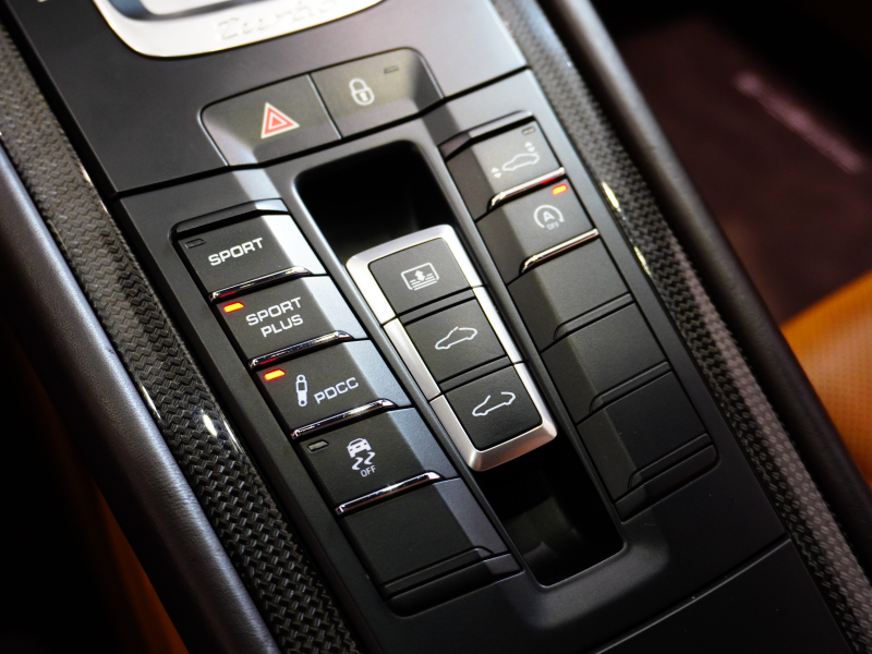 ポルシェ 911(Type991.1) ﾀｰﾎﾞS ｽﾎﾟｰﾂｸﾛﾉ&ｶｰﾎﾞﾝｲﾝﾃﾘｱPKG　正規D車 ｴﾝﾄﾘｰD PCCB 茶革 ﾍﾞﾝﾁﾚｰﾀｰ ｶﾞﾗｽﾙｰﾌ ﾅﾋﾞTV BOSEｻｳﾝﾄﾞ Bｶﾒﾗ PDLS付LEDﾗｲﾄ　2年保証付