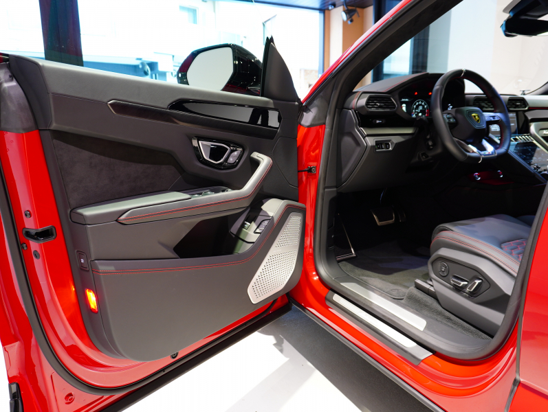 ランボルギーニ ウルス 4.0 ﾊｲｳｪｲ&ｱｰﾊﾞﾝﾛｰﾄﾞPKG　1ｵｰﾅｰ 正規D車 左H 5人乗り B/KｽﾀｲﾙPKG 黒革 ﾋｰﾀｰ&ﾍﾞﾝﾁﾚｰﾀｰ ﾊﾟﾉﾗﾏSR 純正ﾅﾋﾞTV ﾄｯﾌﾟﾋﾞｭｰｶﾒﾗ Bang&Olufsen ﾍｯﾄﾞｱｯﾌﾟD 23ｲﾝﾁTaigeteAW　新車保証