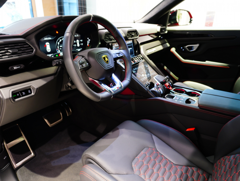 ランボルギーニ ウルス 4.0 ﾊｲｳｪｲ&ｱｰﾊﾞﾝﾛｰﾄﾞPKG　1ｵｰﾅｰ 正規D車 左H 5人乗り B/KｽﾀｲﾙPKG 黒革 ﾋｰﾀｰ&ﾍﾞﾝﾁﾚｰﾀｰ ﾊﾟﾉﾗﾏSR 純正ﾅﾋﾞTV ﾄｯﾌﾟﾋﾞｭｰｶﾒﾗ Bang&Olufsen ﾍｯﾄﾞｱｯﾌﾟD 23ｲﾝﾁTaigeteAW　新車保証