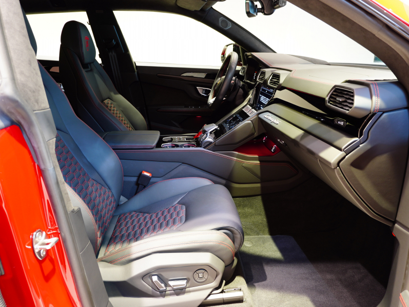 ランボルギーニ ウルス 4.0 ﾊｲｳｪｲ&ｱｰﾊﾞﾝﾛｰﾄﾞPKG　1ｵｰﾅｰ 正規D車 左H 5人乗り B/KｽﾀｲﾙPKG 黒革 ﾋｰﾀｰ&ﾍﾞﾝﾁﾚｰﾀｰ ﾊﾟﾉﾗﾏSR 純正ﾅﾋﾞTV ﾄｯﾌﾟﾋﾞｭｰｶﾒﾗ Bang&Olufsen ﾍｯﾄﾞｱｯﾌﾟD 23ｲﾝﾁTaigeteAW　新車保証