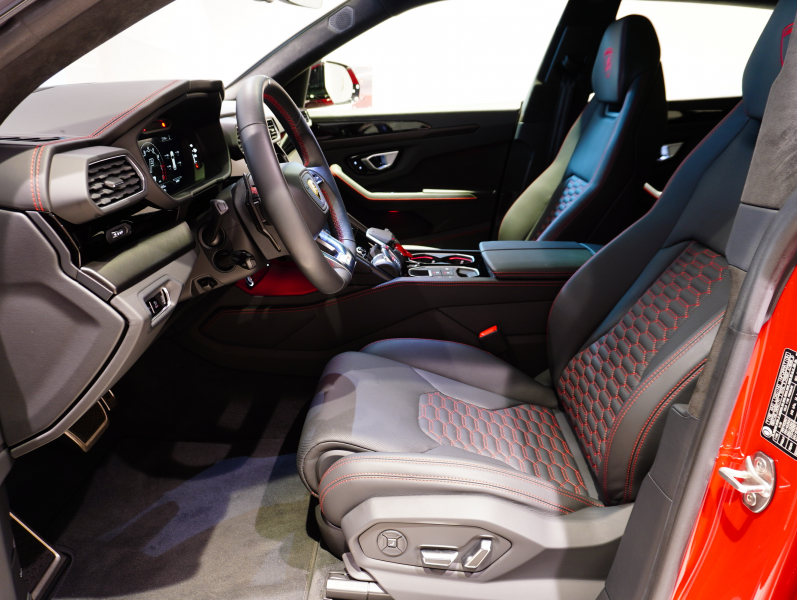 ランボルギーニ ウルス 4.0 ﾊｲｳｪｲ&ｱｰﾊﾞﾝﾛｰﾄﾞPKG　1ｵｰﾅｰ 正規D車 左H 5人乗り B/KｽﾀｲﾙPKG 黒革 ﾋｰﾀｰ&ﾍﾞﾝﾁﾚｰﾀｰ ﾊﾟﾉﾗﾏSR 純正ﾅﾋﾞTV ﾄｯﾌﾟﾋﾞｭｰｶﾒﾗ Bang&Olufsen ﾍｯﾄﾞｱｯﾌﾟD 23ｲﾝﾁTaigeteAW　新車保証