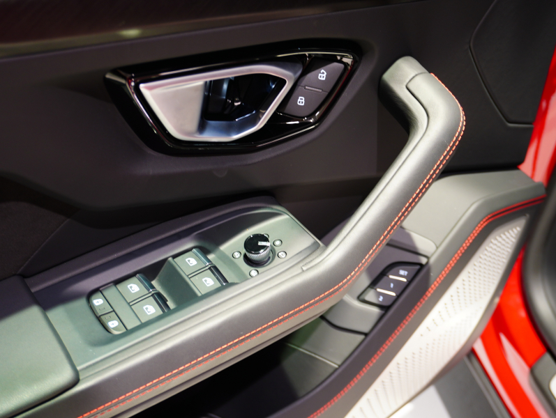 ランボルギーニ ウルス 4.0 ﾊｲｳｪｲ&ｱｰﾊﾞﾝﾛｰﾄﾞPKG　1ｵｰﾅｰ 正規D車 左H 5人乗り B/KｽﾀｲﾙPKG 黒革 ﾋｰﾀｰ&ﾍﾞﾝﾁﾚｰﾀｰ ﾊﾟﾉﾗﾏSR 純正ﾅﾋﾞTV ﾄｯﾌﾟﾋﾞｭｰｶﾒﾗ Bang&Olufsen ﾍｯﾄﾞｱｯﾌﾟD 23ｲﾝﾁTaigeteAW　新車保証