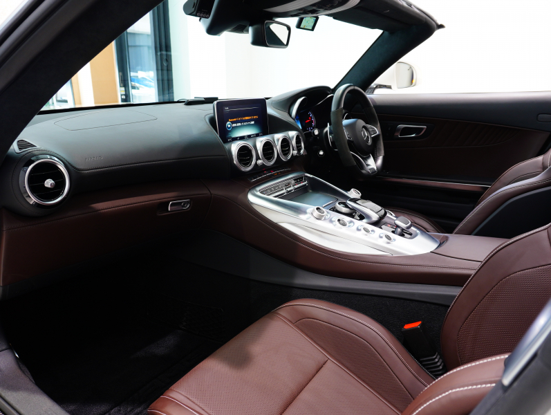 AMG GT ﾛｰﾄﾞｽﾀｰ AMGﾊﾟﾌｫｰﾏﾝｽｼｰﾄPKG　正規D車 ﾍﾞｰｼﾞｭ幌 右H ﾏﾛﾝ革 ｼｰﾄﾋｰﾀｰ&ﾍﾞﾝﾁﾚｰﾀｰ 純正ﾅﾋﾞTV ﾌﾙｾｸﾞ Bｶﾒﾗ ｶｰﾎﾞﾝｽﾃｯﾌﾟ LEDﾗｲﾄ 19/20ｲﾝﾁAW　2年保証