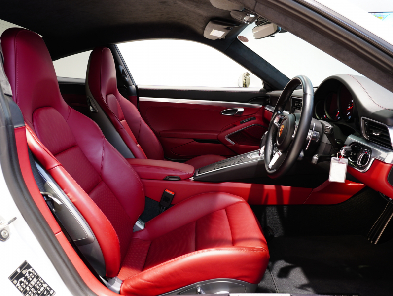 ポルシェ 911(Type991.2) ｶﾚﾗ4 ｽﾎﾟｰﾂｸﾛﾉPKG　右H ﾌﾙﾚｻﾞｰﾂｰﾄﾝｲﾝﾃﾘｱ 赤革 純正PCMﾅﾋﾞ CarPlay Bｶﾒﾗ ﾊﾟｰｸｱｼｽﾄ ｶﾚﾗS20AW　2年保証付