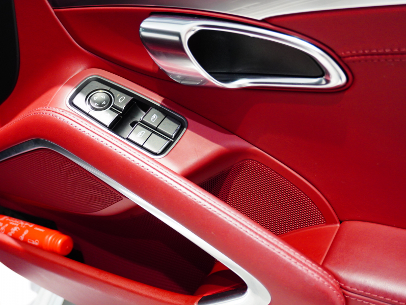 ポルシェ 911(Type991.2) ｶﾚﾗ4 ｽﾎﾟｰﾂｸﾛﾉPKG　右H ﾌﾙﾚｻﾞｰﾂｰﾄﾝｲﾝﾃﾘｱ 赤革 純正PCMﾅﾋﾞ CarPlay Bｶﾒﾗ ﾊﾟｰｸｱｼｽﾄ ｶﾚﾗS20AW　2年保証付