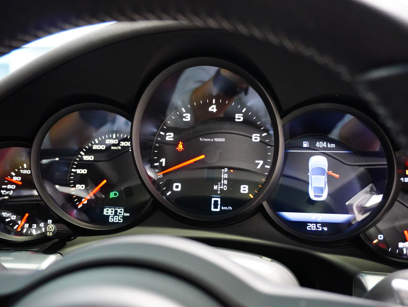 ポルシェ 911(Type991.2) ｶﾚﾗ4 ｽﾎﾟｰﾂｸﾛﾉPKG　右H ﾌﾙﾚｻﾞｰﾂｰﾄﾝｲﾝﾃﾘｱ 赤革 純正PCMﾅﾋﾞ CarPlay Bｶﾒﾗ ﾊﾟｰｸｱｼｽﾄ ｶﾚﾗS20AW　2年保証付