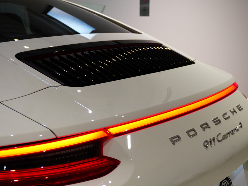 ポルシェ 911(Type991.2) ｶﾚﾗ4 ｽﾎﾟｰﾂｸﾛﾉPKG　右H ﾌﾙﾚｻﾞｰﾂｰﾄﾝｲﾝﾃﾘｱ 赤革 純正PCMﾅﾋﾞ CarPlay Bｶﾒﾗ ﾊﾟｰｸｱｼｽﾄ ｶﾚﾗS20AW　2年保証付