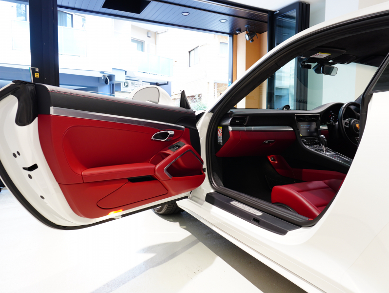 ポルシェ 911(Type991.2) ｶﾚﾗ4 ｽﾎﾟｰﾂｸﾛﾉPKG　右H ﾌﾙﾚｻﾞｰﾂｰﾄﾝｲﾝﾃﾘｱ 赤革 純正PCMﾅﾋﾞ CarPlay Bｶﾒﾗ ﾊﾟｰｸｱｼｽﾄ ｶﾚﾗS20AW　2年保証付