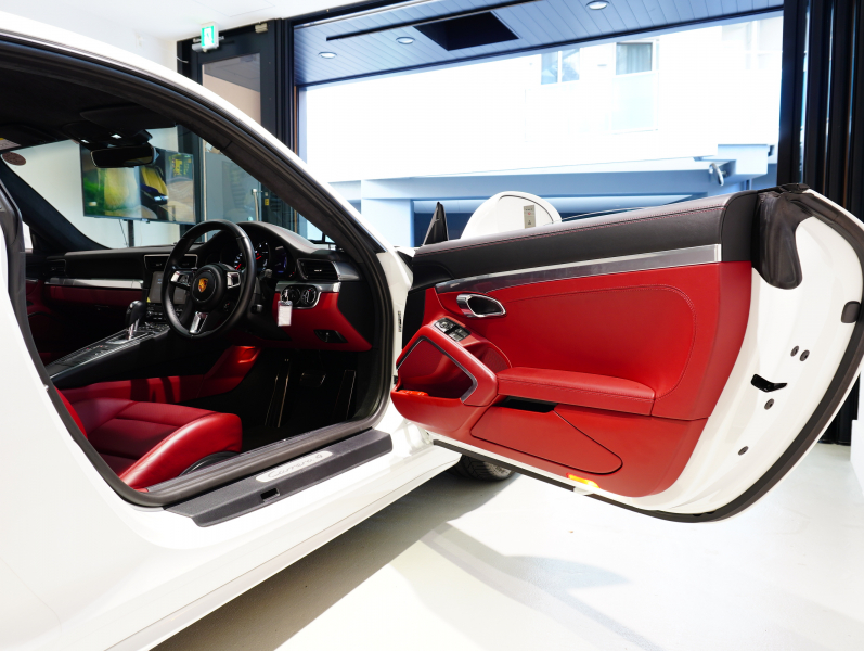 ポルシェ 911(Type991.2) ｶﾚﾗ4 ｽﾎﾟｰﾂｸﾛﾉPKG　右H ﾌﾙﾚｻﾞｰﾂｰﾄﾝｲﾝﾃﾘｱ 赤革 純正PCMﾅﾋﾞ CarPlay Bｶﾒﾗ ﾊﾟｰｸｱｼｽﾄ ｶﾚﾗS20AW　2年保証付