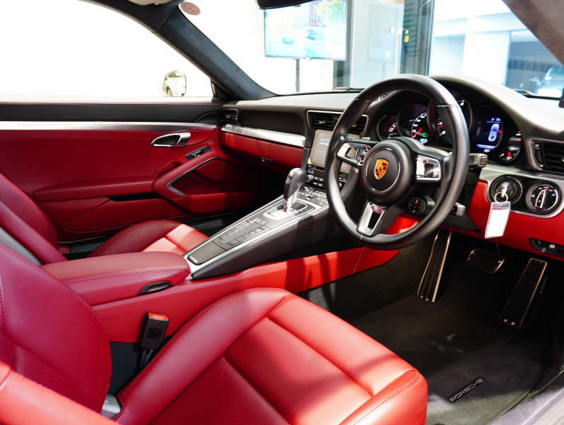 ポルシェ 911(Type991.2) ｶﾚﾗ4 ｽﾎﾟｰﾂｸﾛﾉPKG　右H ﾌﾙﾚｻﾞｰﾂｰﾄﾝｲﾝﾃﾘｱ 赤革 純正PCMﾅﾋﾞ CarPlay Bｶﾒﾗ ﾊﾟｰｸｱｼｽﾄ ｶﾚﾗS20AW　2年保証付