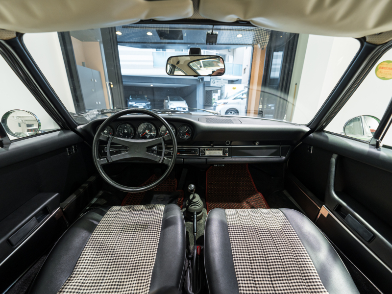 ポルシェ 911(Type911) 911S ミツワ ナロー最終モデル ビルシュタインダンパー 純正フックス製5スポークAW パワーウィンドウ 実走行確認済