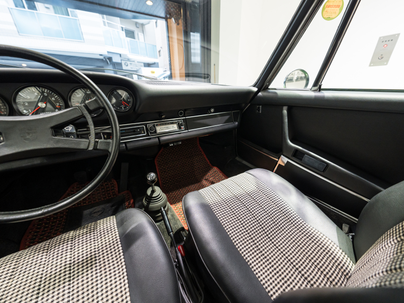 ポルシェ 911(Type911) 911S ミツワ ナロー最終モデル ビルシュタインダンパー 純正フックス製5スポークAW パワーウィンドウ 実走行確認済