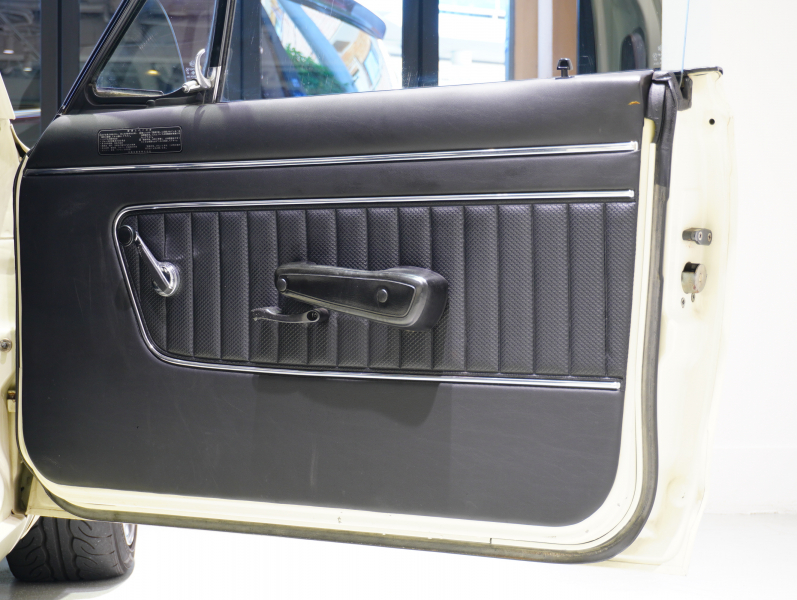 日産 スカイライン GT-R KPGC10 ﾊｺｽｶ　S20ｴﾝｼﾞﾝ ｿﾚｯｸｽ ﾀｺ足 ﾃﾞｭｱﾙﾏﾌﾗｰ ﾛｰﾙｹｰｼﾞ ﾜﾀﾅﾍﾞ15ｲﾝﾁAW