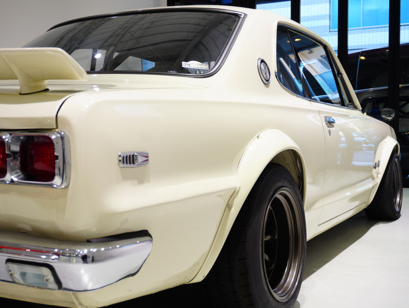 日産 スカイライン GT-R KPGC10 ﾊｺｽｶ　S20ｴﾝｼﾞﾝ ｿﾚｯｸｽ ﾀｺ足 ﾃﾞｭｱﾙﾏﾌﾗｰ ﾛｰﾙｹｰｼﾞ ﾜﾀﾅﾍﾞ15ｲﾝﾁAW