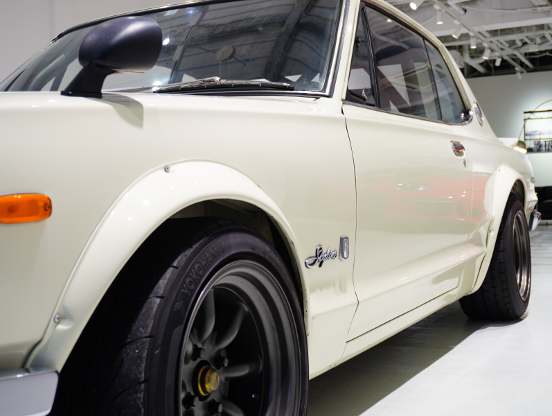 日産 スカイライン GT-R KPGC10 ﾊｺｽｶ　S20ｴﾝｼﾞﾝ ｿﾚｯｸｽ ﾀｺ足 ﾃﾞｭｱﾙﾏﾌﾗｰ ﾛｰﾙｹｰｼﾞ ﾜﾀﾅﾍﾞ15ｲﾝﾁAW