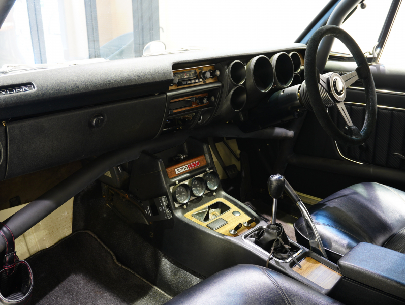 日産 スカイライン GT-R KPGC10 ﾊｺｽｶ　S20ｴﾝｼﾞﾝ ｿﾚｯｸｽ ﾀｺ足 ﾃﾞｭｱﾙﾏﾌﾗｰ ﾛｰﾙｹｰｼﾞ ﾜﾀﾅﾍﾞ15ｲﾝﾁAW