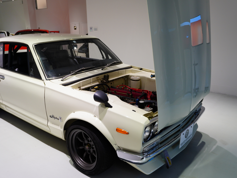 日産 スカイライン GT-R KPGC10 ﾊｺｽｶ　S20ｴﾝｼﾞﾝ ｿﾚｯｸｽ ﾀｺ足 ﾃﾞｭｱﾙﾏﾌﾗｰ ﾛｰﾙｹｰｼﾞ ﾜﾀﾅﾍﾞ15ｲﾝﾁAW