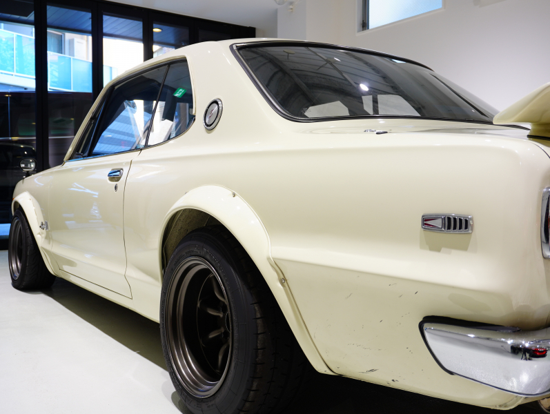 日産 スカイライン GT-R KPGC10 ﾊｺｽｶ　S20ｴﾝｼﾞﾝ ｿﾚｯｸｽ ﾀｺ足 ﾃﾞｭｱﾙﾏﾌﾗｰ ﾛｰﾙｹｰｼﾞ ﾜﾀﾅﾍﾞ15ｲﾝﾁAW