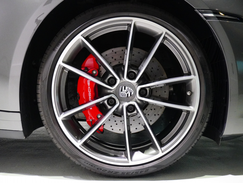 ポルシェ 911(Type992) ｶﾚﾗS ｽﾎﾟｰﾂｸﾛﾉPKG　正規D車 右H ｴﾝﾄﾘｰD ﾌﾙﾚｻﾞｰﾂｰﾄﾝｲﾝﾃﾘｱ 赤革 純正PCMﾅﾋﾞ CarPlay ｱｸﾃｨﾌﾞｾｰﾌﾃｨ ｻﾗｳﾝﾄﾞｶﾒﾗ ｶﾚﾗｸﾗｼｯｸ20/21AW　2年保証