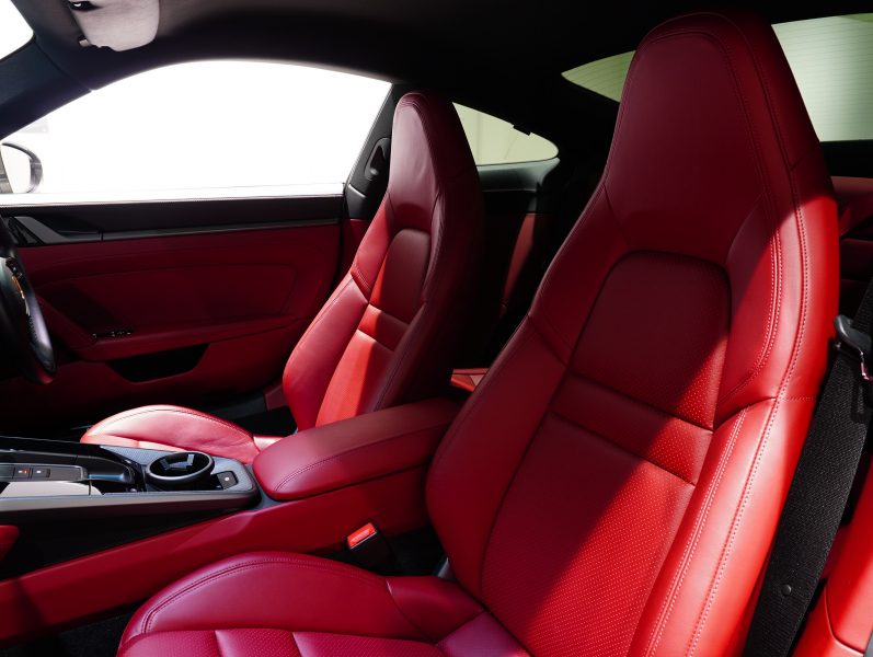 ポルシェ 911(Type992) ｶﾚﾗS ｽﾎﾟｰﾂｸﾛﾉPKG　正規D車 右H ｴﾝﾄﾘｰD ﾌﾙﾚｻﾞｰﾂｰﾄﾝｲﾝﾃﾘｱ 赤革 純正PCMﾅﾋﾞ CarPlay ｱｸﾃｨﾌﾞｾｰﾌﾃｨ ｻﾗｳﾝﾄﾞｶﾒﾗ ｶﾚﾗｸﾗｼｯｸ20/21AW　2年保証